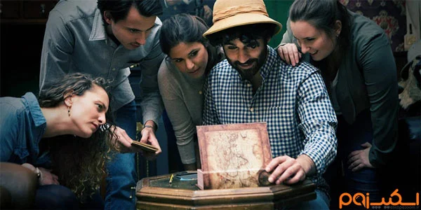 تابلوها و نقشه های راهنما در اتاق فرار