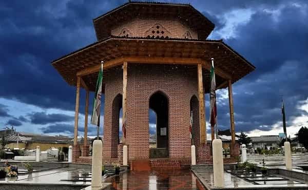 آرامگاه میرزا کوچکخان رشت